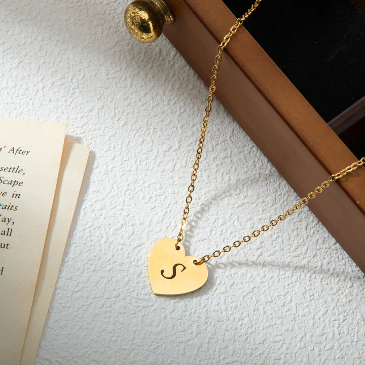 Collier personalisé coeur et nom  plaqué 18 k