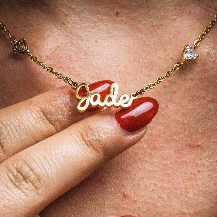 Collier Cursif avec 4 Coeurs et Pierres